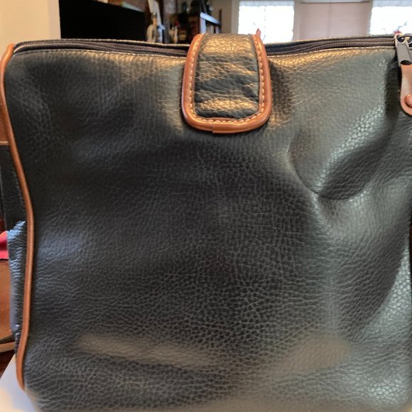 Like-new Oggi Domani green faux leather cross-body purse - Picture 11 of 15